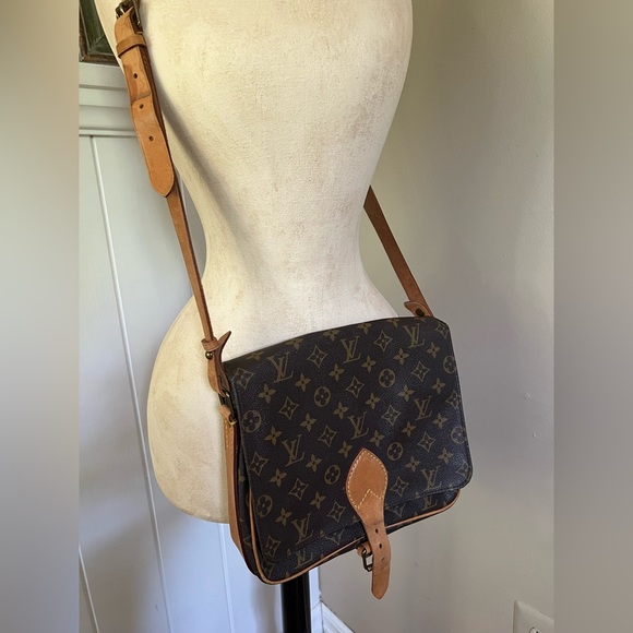 Louis Vuitton Handbags - Authentic Louis Vuitton Cartouchiere GM purse crossbody
